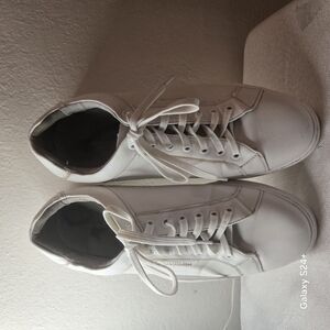 Kenneth Cole White Sneakers Minimalist Design